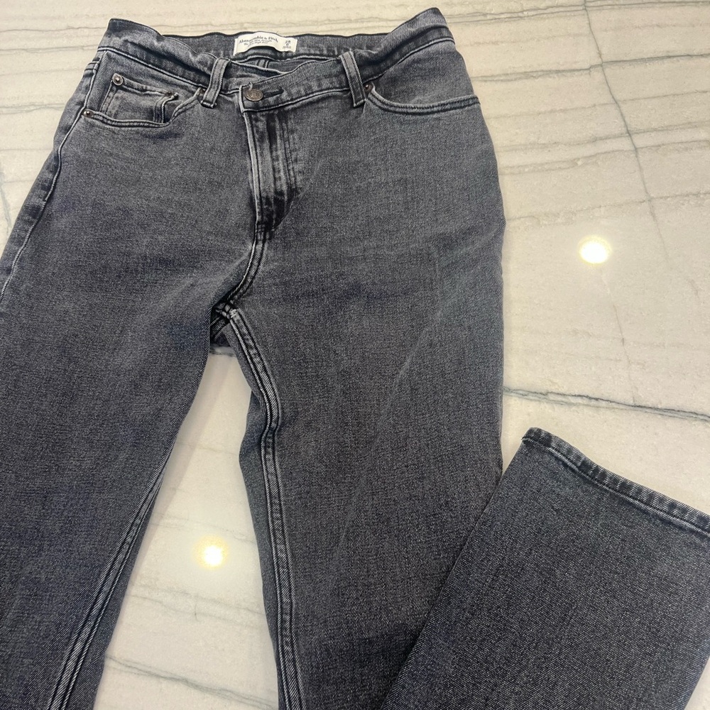Abercrombie & Fitch- The ‘90s Slim Straight Ultra High Rise- 28/6 - Picture 2 of 8